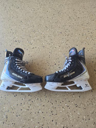 Black/White 2026 Bauer Hockey Skates Regular Width 9 (Used)