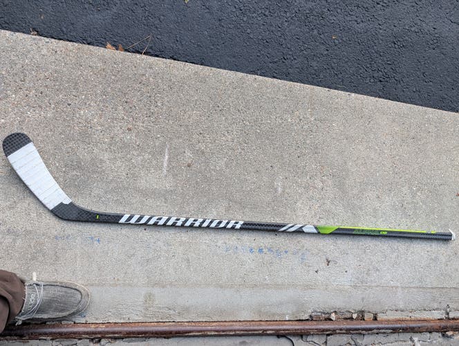 Intermediate Warrior Alpha LX2 Right Handed Hockey Stick M03 63 Flex