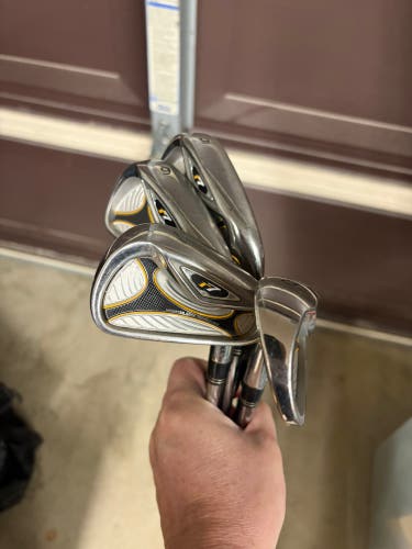 Men's 2007 TaylorMade r7 Right Handed Iron Set Regular Flex (Used)