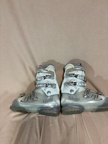 Mondo 26 & 26.5 Women's Tecnica All Mountain Viva m+8 Ski Boots (Used)