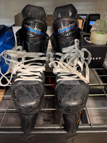 Black/White Bauer Vapor Flylite Hockey Skates 10 (Used) with 2 sets of Fly Ti Steel