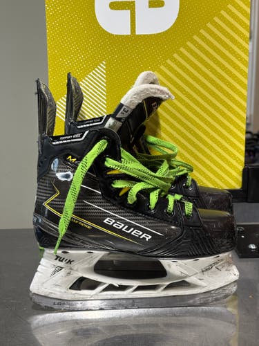 Bauer Supreme M40 Hockey Skates Size 3.5 (Used)