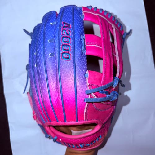 Limited Edition Wilson Love The Moment Autism Awareness A2000 RH Outfield Baseball Glove 12.75”(NEW)