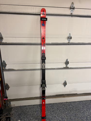 Atomic 215 cm Skis Without Bindings (New)