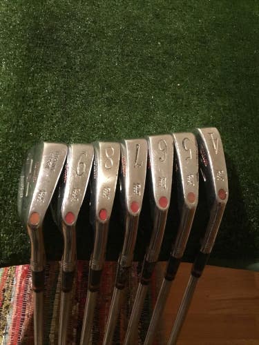 Wilson Staff Dynapower Fluid Feel Iron Set 4-PW Regular Steel Shafts