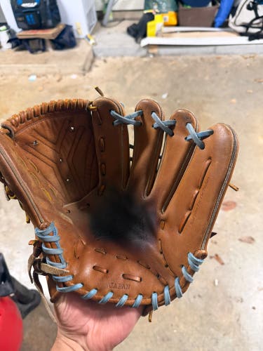 2025 Wilson JAPANESE RH Pitcher's Glove 11.5"