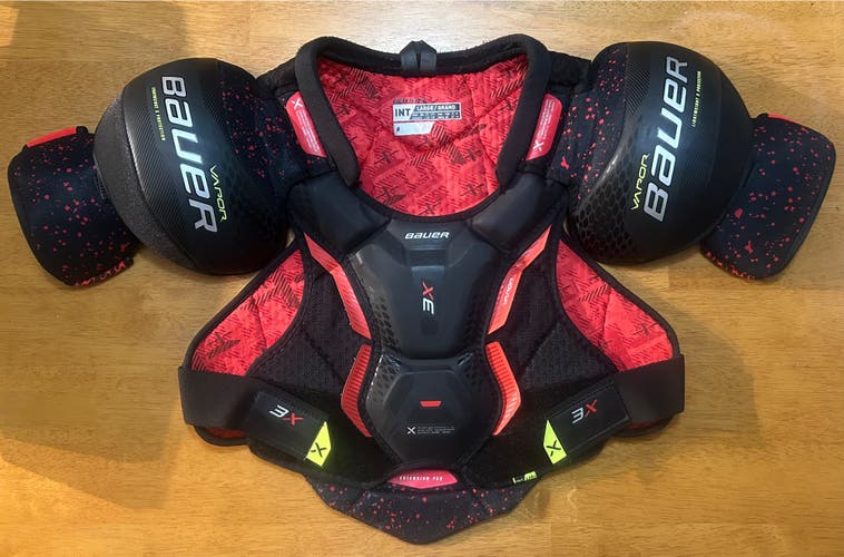 Large Intermediate Bauer Vapor 3X Shoulder Pads (Used)