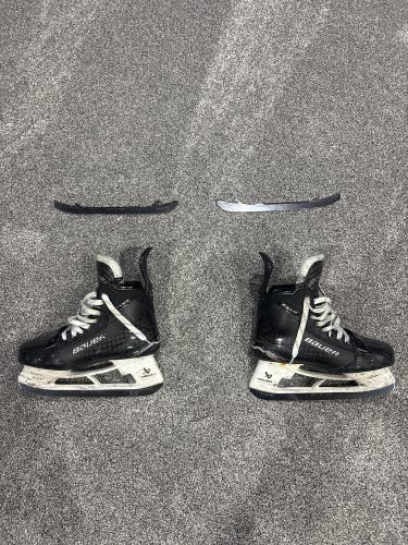 Black 2024 Bauer Supreme Shadow Hockey Skates Narrow Width 8.5 (Used)