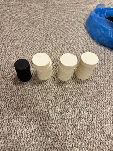 15 White pucks/ 5 Mini pucks