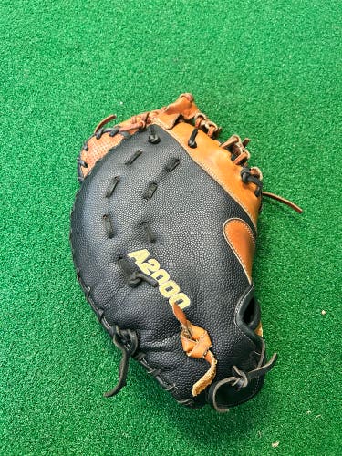 Wilson A2000 RH First Base Baseball Glove 12.5" (Used)