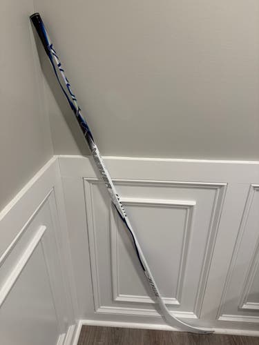 Senior Bauer Vapor Flylite Right Handed Hockey Stick P92 70 Flex (New) WHITE