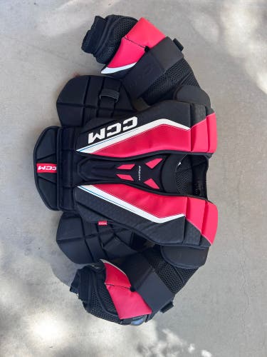Small CCM EFlex 6.9 Goalie Chest Protector (Used)