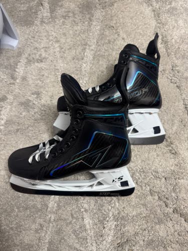 CCM Hockey Skates Regular Width 9 (New)