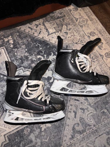 Black/White 2021 Bauer Vapor Hyperlite Hockey Skates 9 (Used)