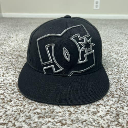 DC Shoes Hat Mens Small Black Fitted 210 Flexfit Cap Skate Streetwear Sport Logo