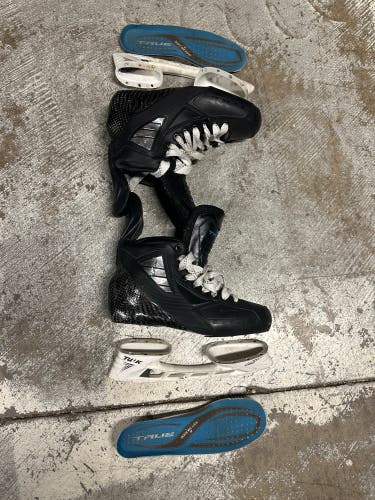 True Custom Hockey Skates Regular Width 7.5 (Used)