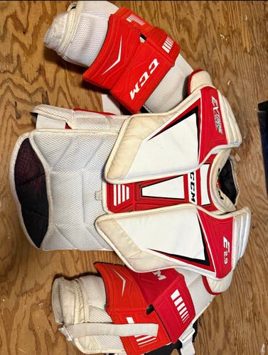 CCM Extreme Flex Shield E2.9 Goalie Chest Protector (Senior Small)