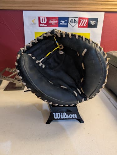 Catcher's RH Wilson Signature Series Baseball Glove 32.5" (Used)