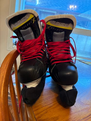 Black/White 2025 Bauer Vapor X Select Hockey Skates Extra Wide Width 8.5 (Used)
