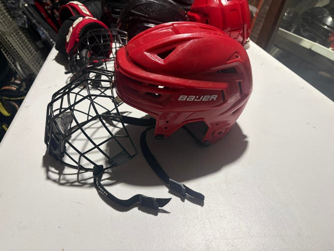 Medium Bauer Re-Akt 150 Helmet (Used)