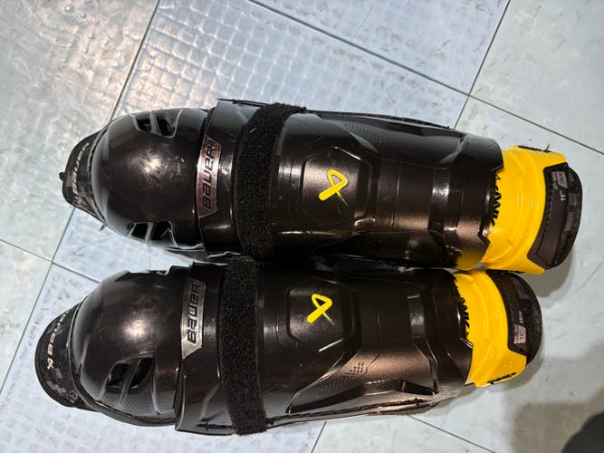 Junior Bauer Supreme M3 11" Shin Pads (Used)