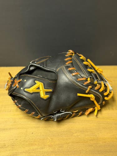 Atoms (Nike shado elite J) made in Japan RH Catcher's Mitt Baseball Glove 32.5" (Used)