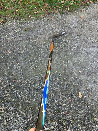 Senior Bauer Vapor Flylite Right Handed Hockey Stick P28 77 Flex (New)