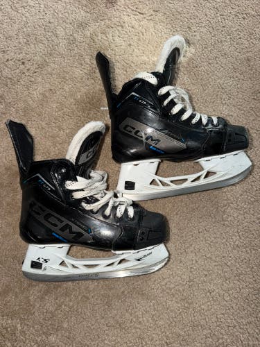 2023 CCM JetSpeed FT675 Hockey Skates Regular Width Size 2.5 (Used)
