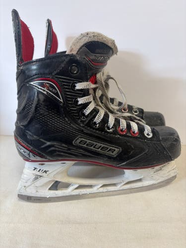 Black Bauer Vapor X500 Hockey Skates Size 4 (Used)