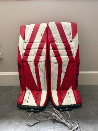 30" 2023 True Catalyst PX3 Goalie Leg Pads (Used)