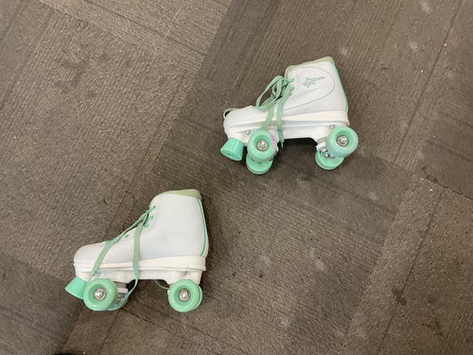Used RollerDerby ROLLER STAR 600 Senior Roller Quad Skates White Senior 9 11614-S000241631