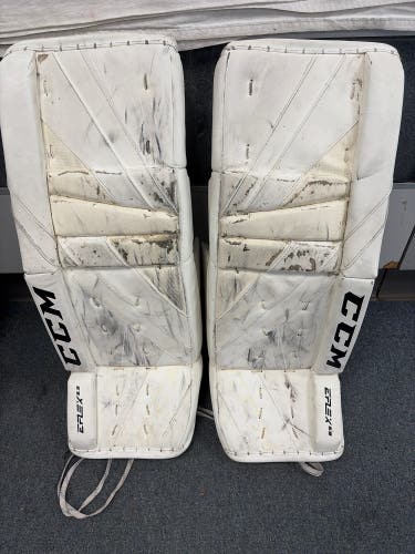 30" CCM Extreme Flex 5.9 Goalie Leg Pads (Used)