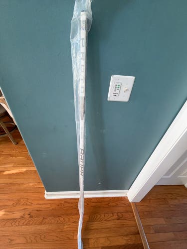 Senior Bauer Proto-R Right Handed Hockey Stick P92 65 Flex (New)