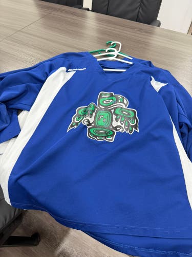Blue XL Adult Unisex Bauer Jersey (Used)