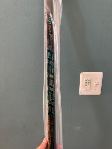 Senior Bauer Proto-R Right Handed Hockey Stick P92 65 Flex (New)