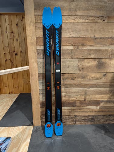 Unisex Dynafit 165 cm Alpine Touring Blacklight Carbon Skis Without Bindings (New)