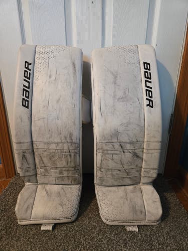 Medium Bauer GSX Goalie Leg Pads (Used)