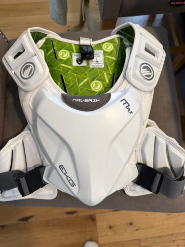 Large Adult Maverik Max Shoulder Pads (New)