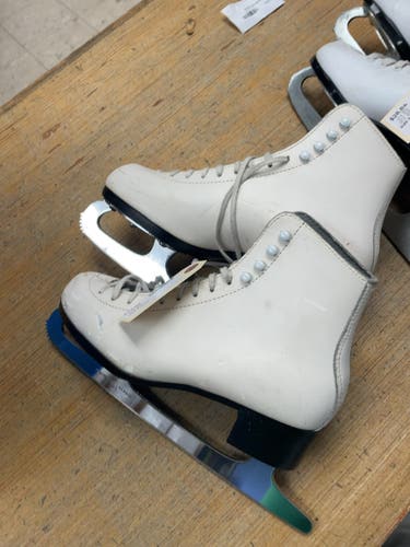 Gam Figure Skates Size 9