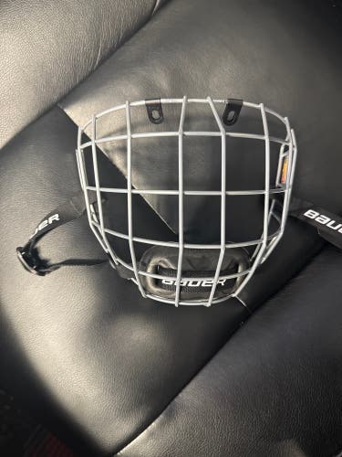 Small Bauer Re-Akt 90 Helmet (New)