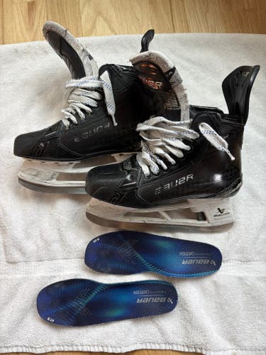 Black 2024 Bauer Supreme Shadow Hockey Skates 7 (Used)