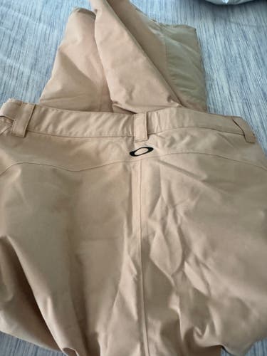 Oakley Ski/Snowboard Pants. NWOT