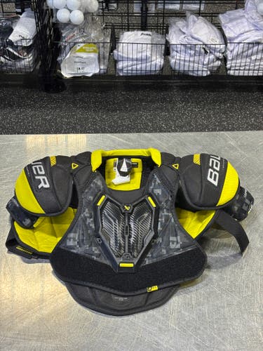 Medium Junior Bauer Supreme M3 Shoulder Pads (Used)