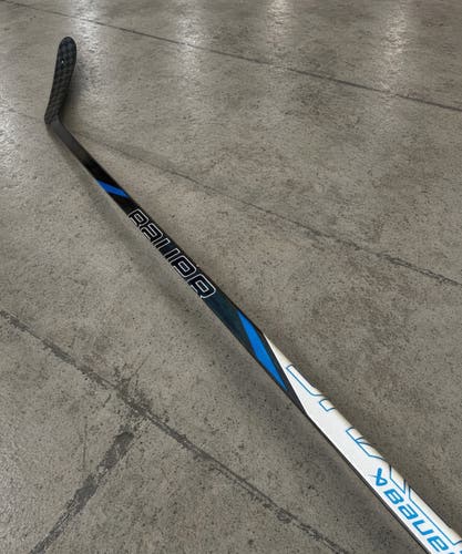 Senior Bauer Team Nexus Right Handed Hockey Stick P28 70 Flex (New)
