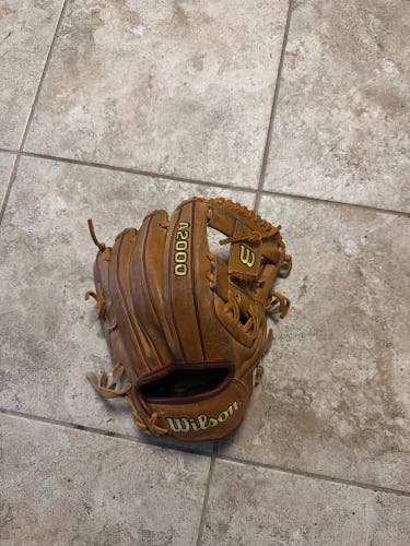 Professional Model! Rare used pro-stock Wilson A2000 1975 Infield Baseball Glove 11.75