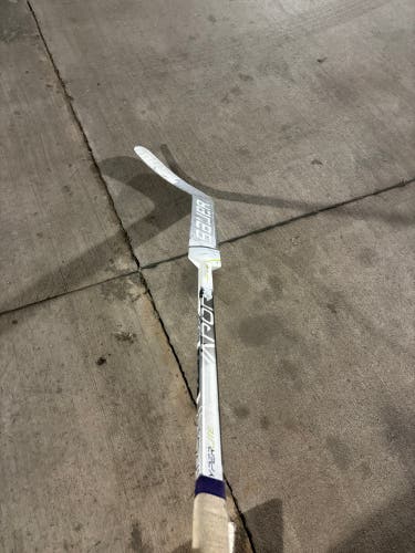 Senior Bauer Vapor Hyperlite Regular Goalie Stick 26" Paddle (Used)