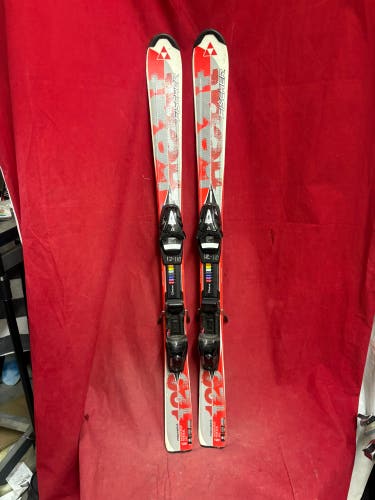 Skis: Fischer Heat junior alpine skis (120 cm length) equipped with matching Fischer ski bindings,
B