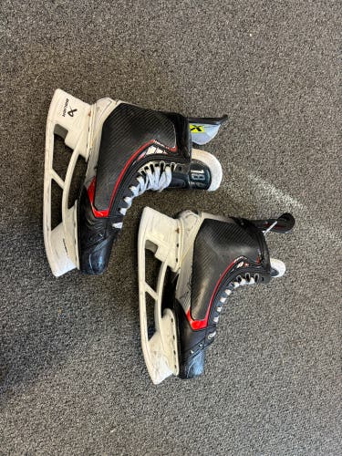 Bauer Vapor Hyperlite 2 Hockey Skates Regular Width Pro Stock 9 (Used)