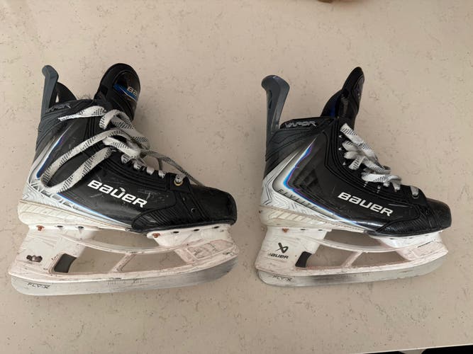 2025 Bauer Vapor Flylite Hockey Skates 7.5 (Used)