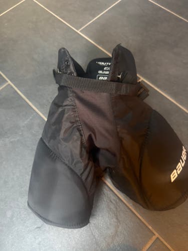 Youth Small Bauer Nexus 400 Hockey Pants (Used)
